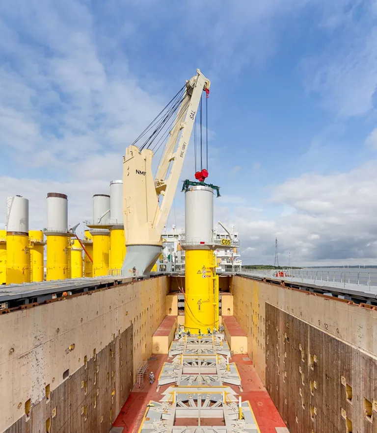Heavy cargo being lowered into the vessels cargo hold