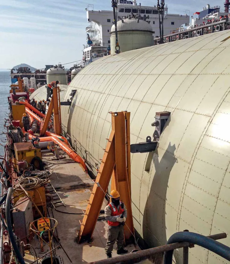 Installation_of_lpg_tanks.jpg