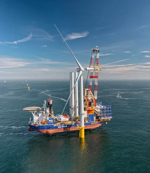 M2_Off_322_van_oord_aeolus_installation_vessel_at_blauwwind_offshore_wind_farm